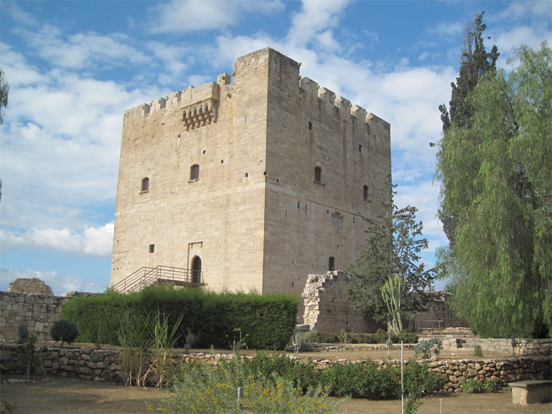 Замок Колосси также является родоначальником знаменитого кипрского вина "Коммандария"