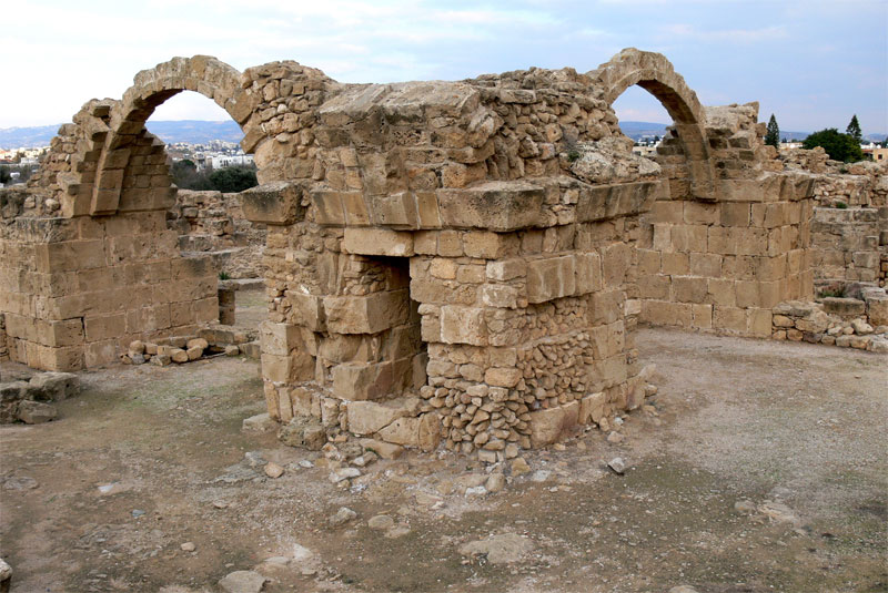 Замок Саранта Колонес был разрушен во время землетрясения в XIII веке