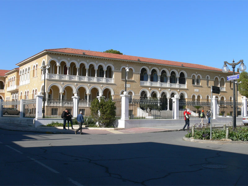 Дворец Архиепископа - памятник современной архитектуры Кипра